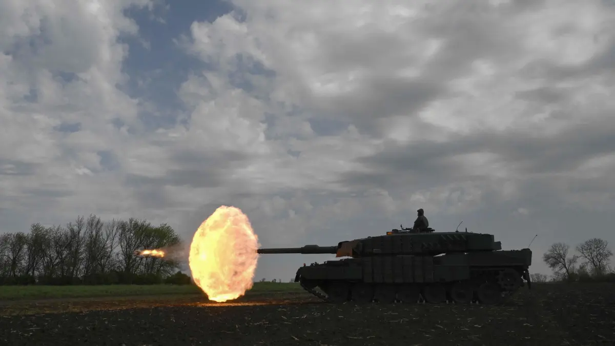 A Ukrainian tank crew of the 33rd Separate Mechanized Brigade fire a round from a Leopard 2A4 tank during a field training exercise at an undisclosed location in Ukraine, on April 30, 2025, amid the Russian invasion of Ukraine. (Photo by Genya SAVILOV / AFP)