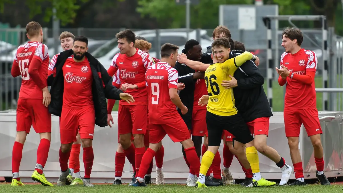 FC Rottenburg vs. SG Empfingen, Fussball, Landesliga 3 Wuerttemberg, 25. Spieltag, Saison 2024/2025, 04.05.2025: Freude, Jubel nach dem 2:0 durch Maximilian Biesinger (FC Rottenburg, #14)
FC Rottenburg vs. SG Empfingen, Fussball, Landesliga 3 Wuerttemberg, 25. Spieltag, Saison 2024/2025, 04.05.2025,
Foto: Eibner-Pressefoto/Ralph Kunze