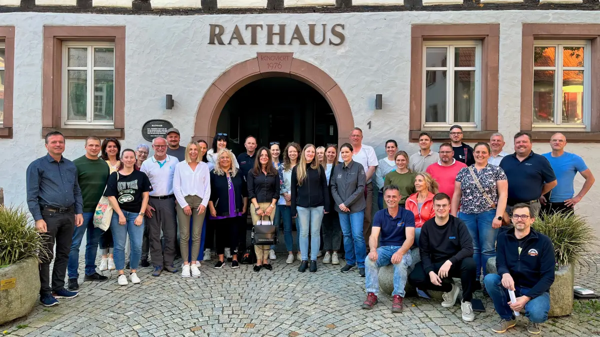 Die Teilnehmer von Rosenfeld live 2025 bei ihrer letzten Abstimmungs-Sitzung vor der Veranstaltung.