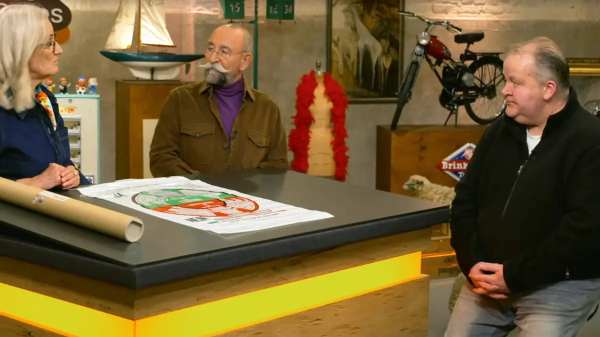 Frank bringt eine Plastiktüte mit in die Sendung. Ist die wirklich was wert?