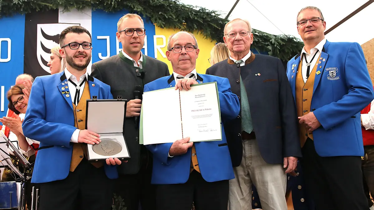 Musikverein Wiesenstetten Pro Musica Plakette Jubiläum 100 Jahre Maifest Empfingen