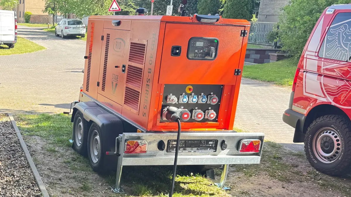 Die mobile Netzersatzanlage versorgt das gesamte Gebäude autark mit Strom.