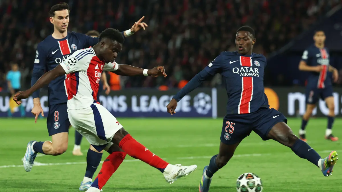 Arsenal's English forward #07 Bukayo Saka (2nd R) kicks the ball next to Paris Saint-Germain's Spanish midfielder #08 Fabian Ruiz (L) and Paris Saint-Germain's Portuguese defender #25 Nuno Mendes (R) during the UEFA Champions League semi-final second leg football match between Paris Saint-Germain (PSG) and Arsenal at the Parc des Princes stadium in Paris, on May 7, 2025. (Photo by Thomas SAMSON / AFP)