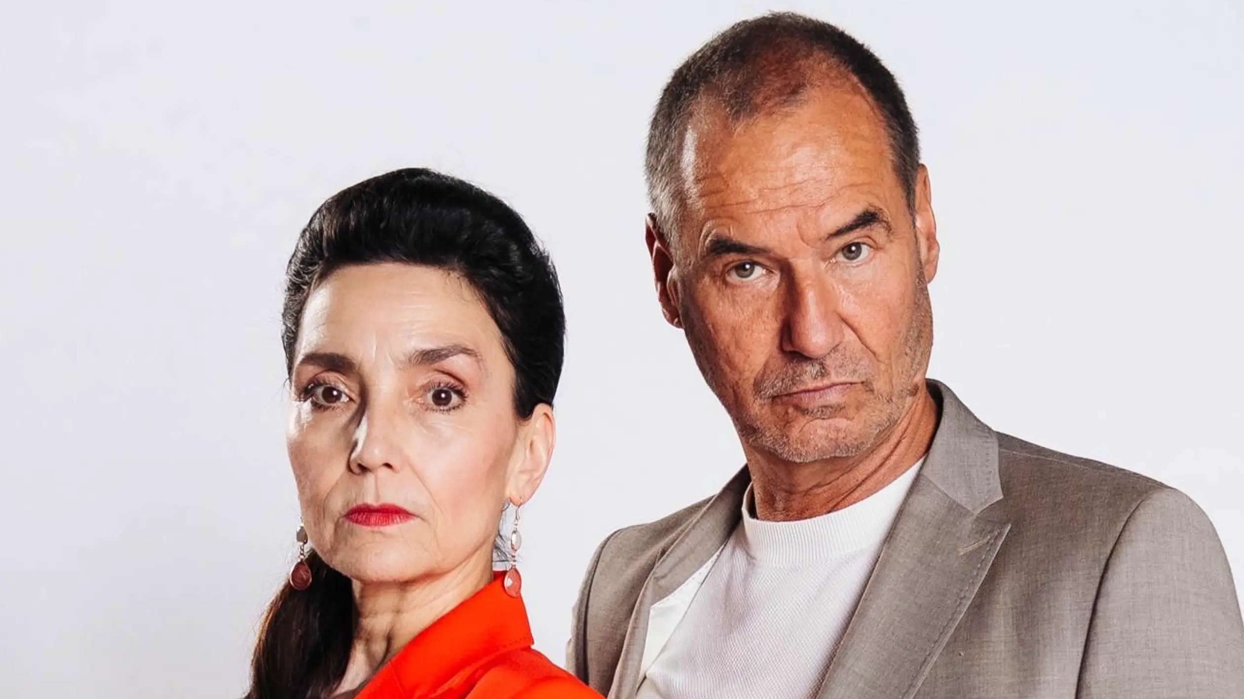 Simone (Tatjana Clasing) und Richard (Silvan-Pierre Leirich) lassen sich scheiden.