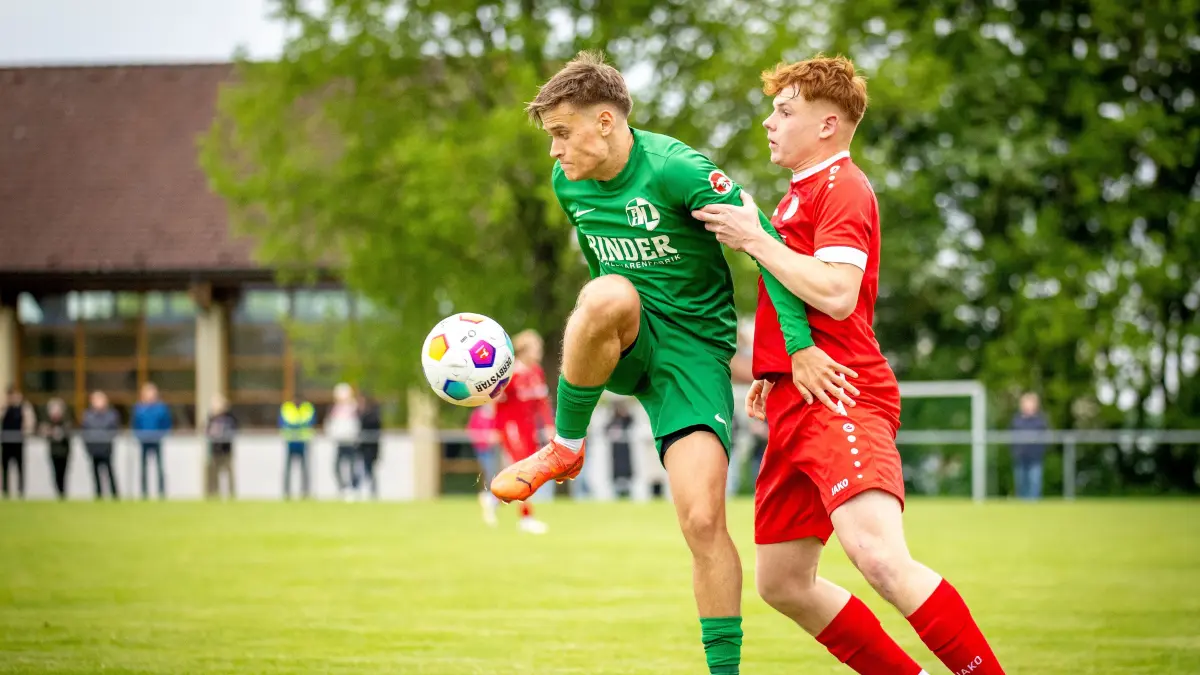 Fußball, Fotoauftrag, Donau/Iller, Kreisliga A2, FC Neenstetten (grün) gegen SV Lonsee (rot)