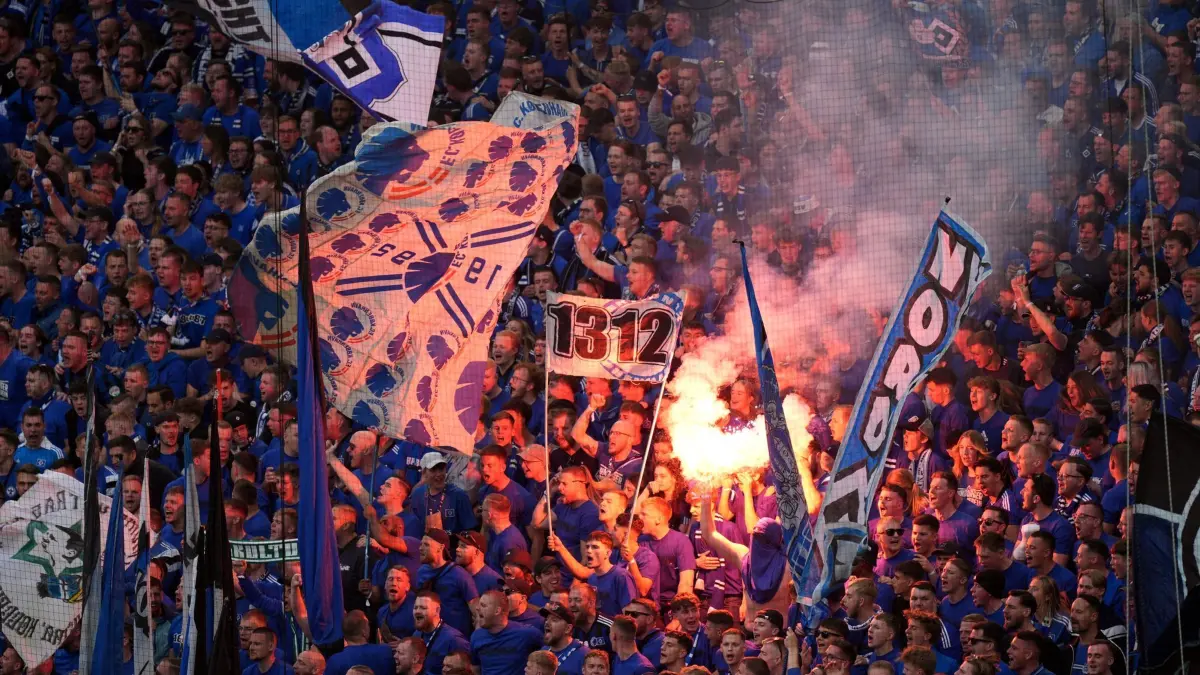 Hamburger SV - SSV Ulm 1846: 10.05.2025, Hamburg: Fußball: 2. Bundesliga, Hamburger SV - SSV Ulm 1846, 33. Spieltag, Volksparkstadion. HSV-Fans vor dem Spiel. Foto: Marcus Brandt/dpa +++ dpa-Bildfunk +++