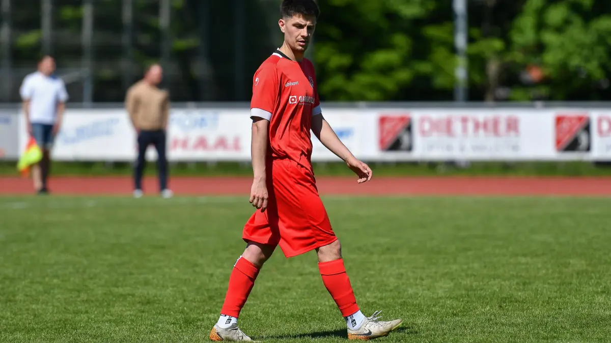 SGM Moessingen/Belsen I vs. TSV Ofterdingen II, Fussball, Kreisliga A3 Alb, 22. Spieltag, 11.05.2025: Luka Barisic (TSV Ofterdingen II, #24)
SGM Moessingen/Belsen I vs. TSV Ofterdingen II, Fussball, Kreisliga A3 Alb, 22. Spieltag, 11.05.2025,
Foto: Eibner-Pressefoto/Ralph Kunze