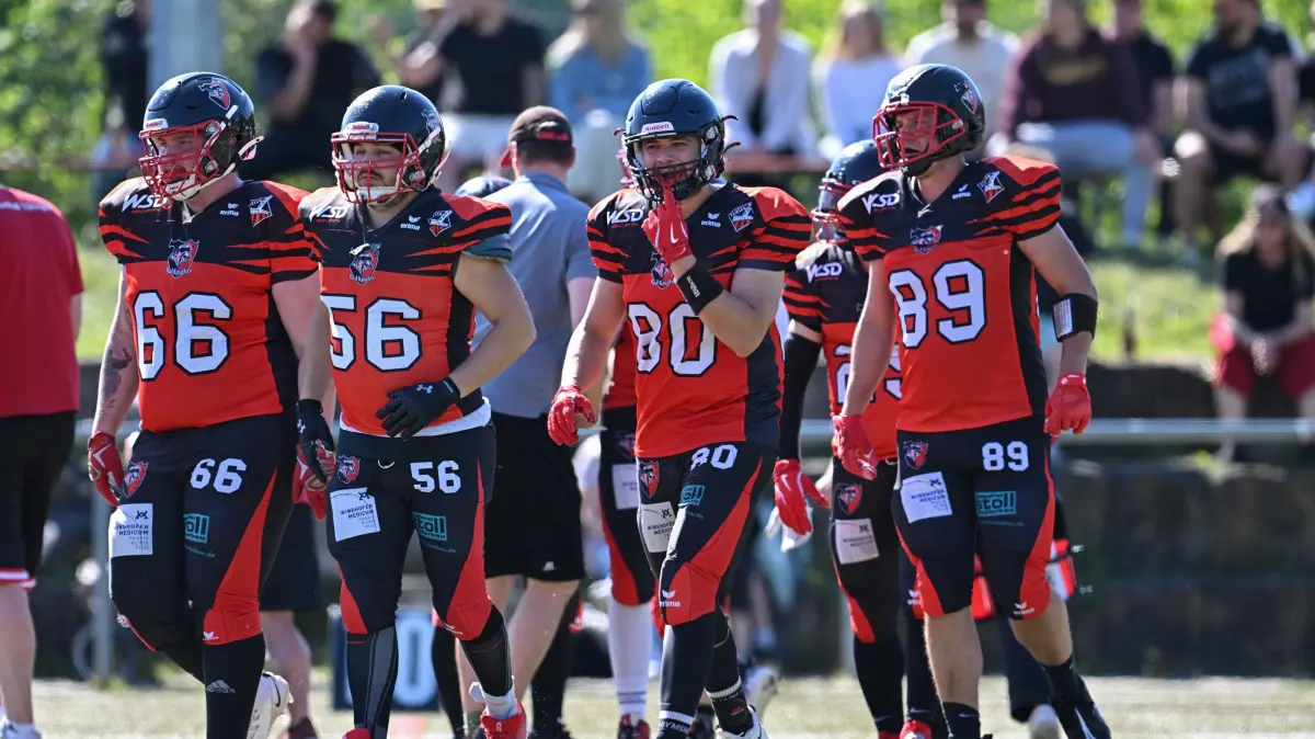 American Football Oberliga, Red Knights Tübingen - Scorpions Stuttgart: American Football Oberliga, Red Knights Tübingen - Scorpions Stuttgart, 10.05.2025 - Enttäuschung bei den Red Knights - vlnr. Marvin Stier, Christian Gröbe, Lian Gomez, Moritz Dietler (alle Red Knights)
Foto: Axel Grundler