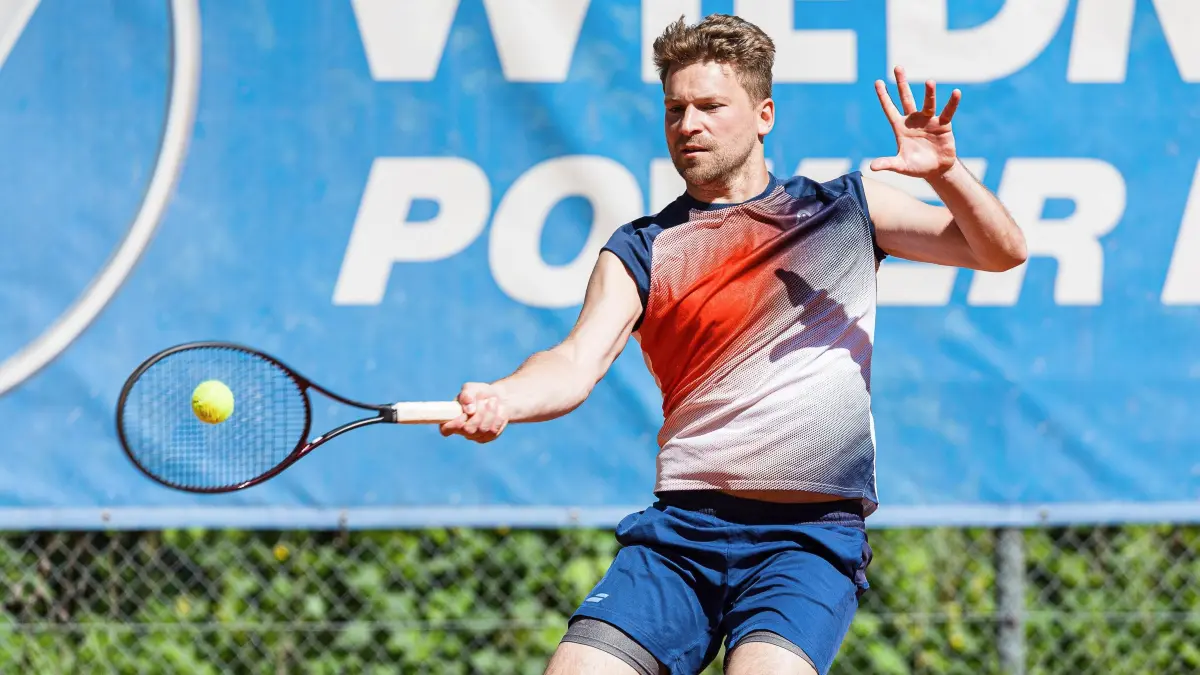 Tennis Bezirksoberliga Herren: Tennis Bezirksoberliga Herren; TV Geislingen - TC Lichtenwald 1;
Jakub Vitek CZE (TV Geislingen);
11.05.2025; Tennisanlage TV Geislingen, Geislingen.
Foto: Thomas Madel
