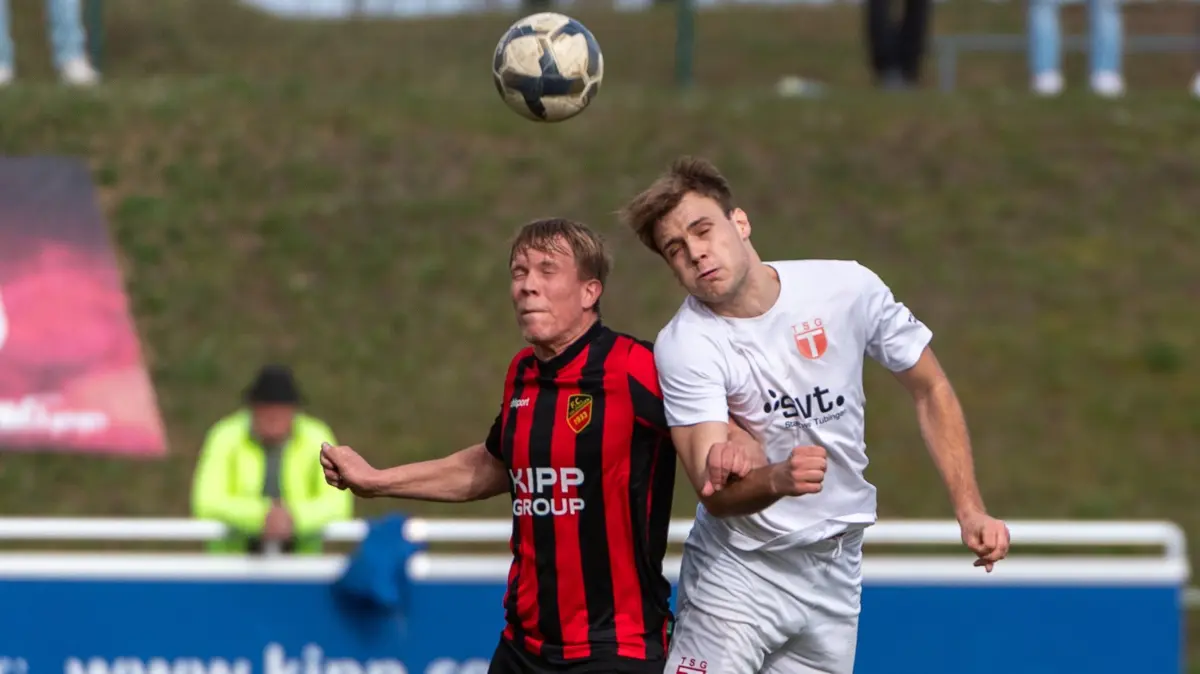 Tim Steinhilber (rechts, TSG Tübingen) - hier gegen Elias Wolf - wird in der kommenden Saison für den FC Holzhausen spielen.