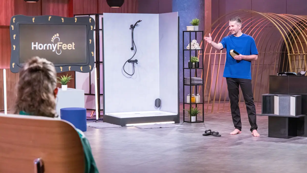 Der Gründer Peter Michael Fedor Kreitmeir pitcht am 19. Mai 2025 in „Die Höhle der Löwen“ sein Produkt HornyFeet.
