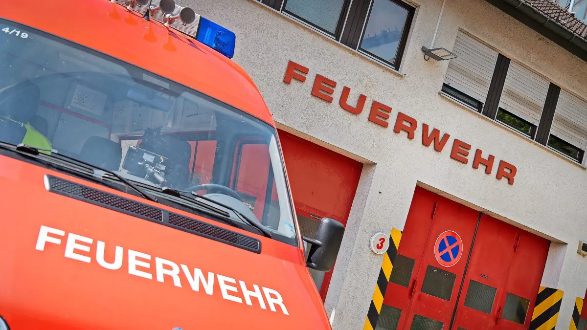 Ditzingen Schöckingen - Im Feuerwehrhaus Schöckingen sind die Umkleiden für die weiblichen Einsatzkräfte laut Kommandant "beschämend" - sie existieren praktisch nicht. Das soll jetzt endlich anders werden, durch eine Erweiterung des Feuerwehrhauses