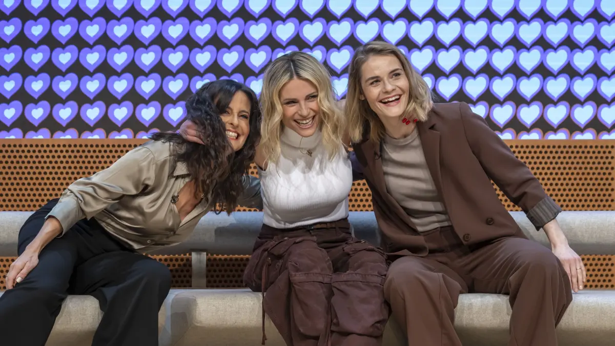 Sandra Studer (l-r), Michelle Hunziker und Hazel Brugger werden bei einem Medienevent des ESC 2025 als Hosts des Eurovision Song Contests 2025 vorgestellt.