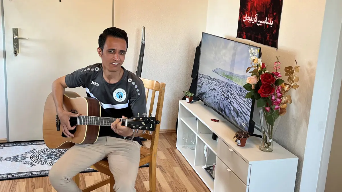 Elhan Arfaei Torkambour in seiner neuen Wohnung in Nagold. Zuvor wohnte er im Göttelfinger Container.