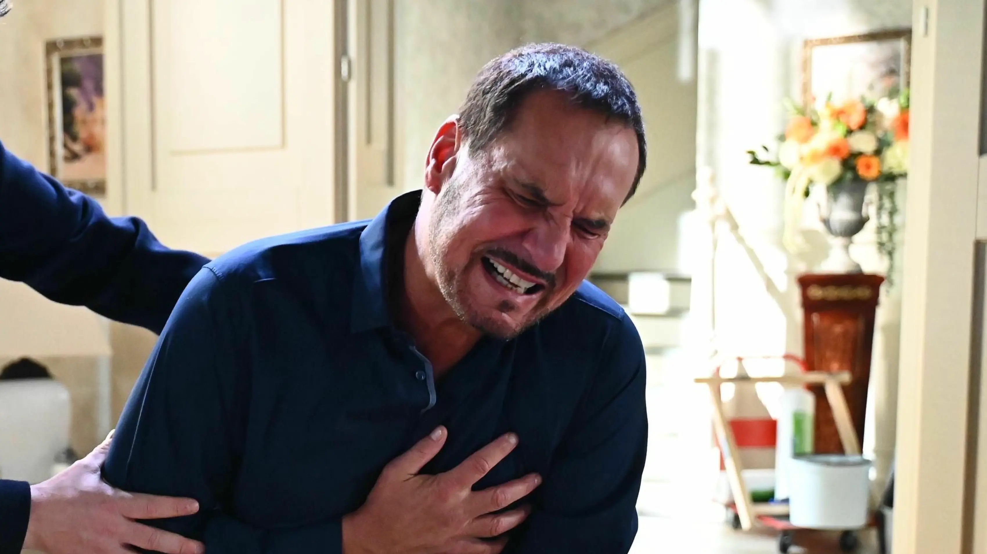 AWZ-Serienstar Richard Steinkamp (Silvan-Pierre Leirich) geht es plötzlich schlecht.