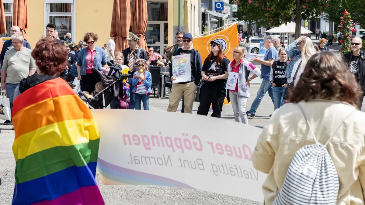 GP, Marktplatz: Flashmob Queer Göppingen zum IDAHOBALTI