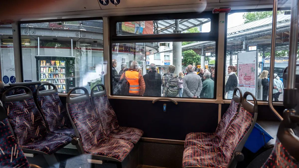 Göppingen Busbahnof, Diskussion mit SPD, Fahrgastbeirat und Fahrgästen zur Zukunft des ZOB