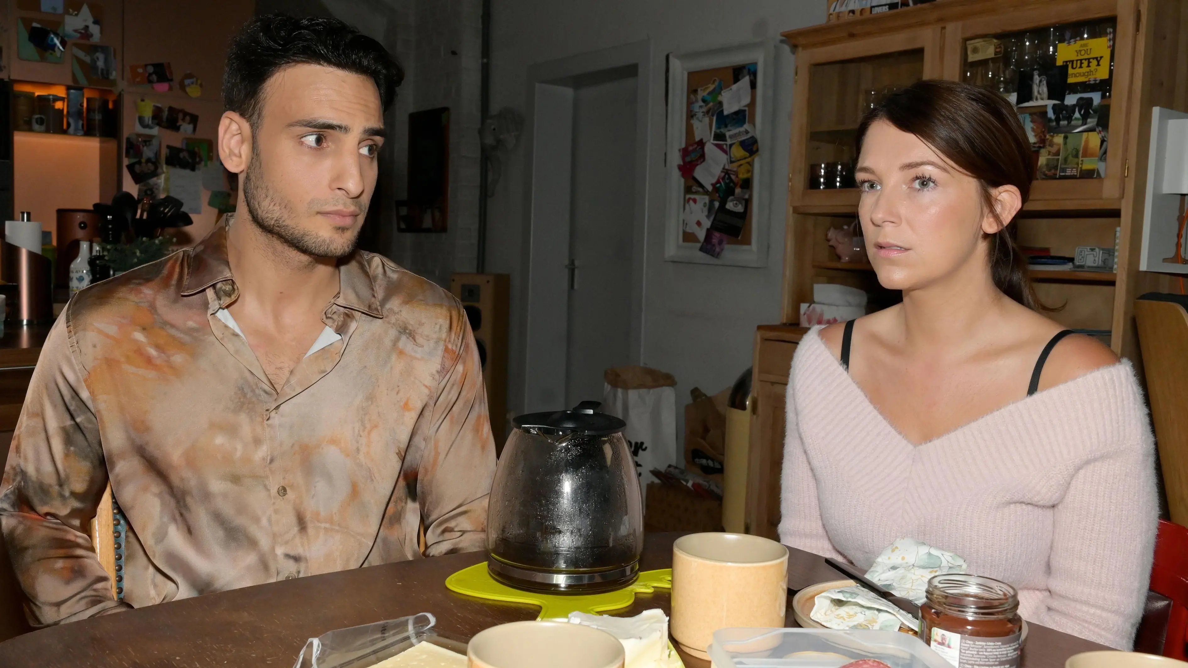 Nihat (Timur Ülker) hat sich von Lilly getrennt.