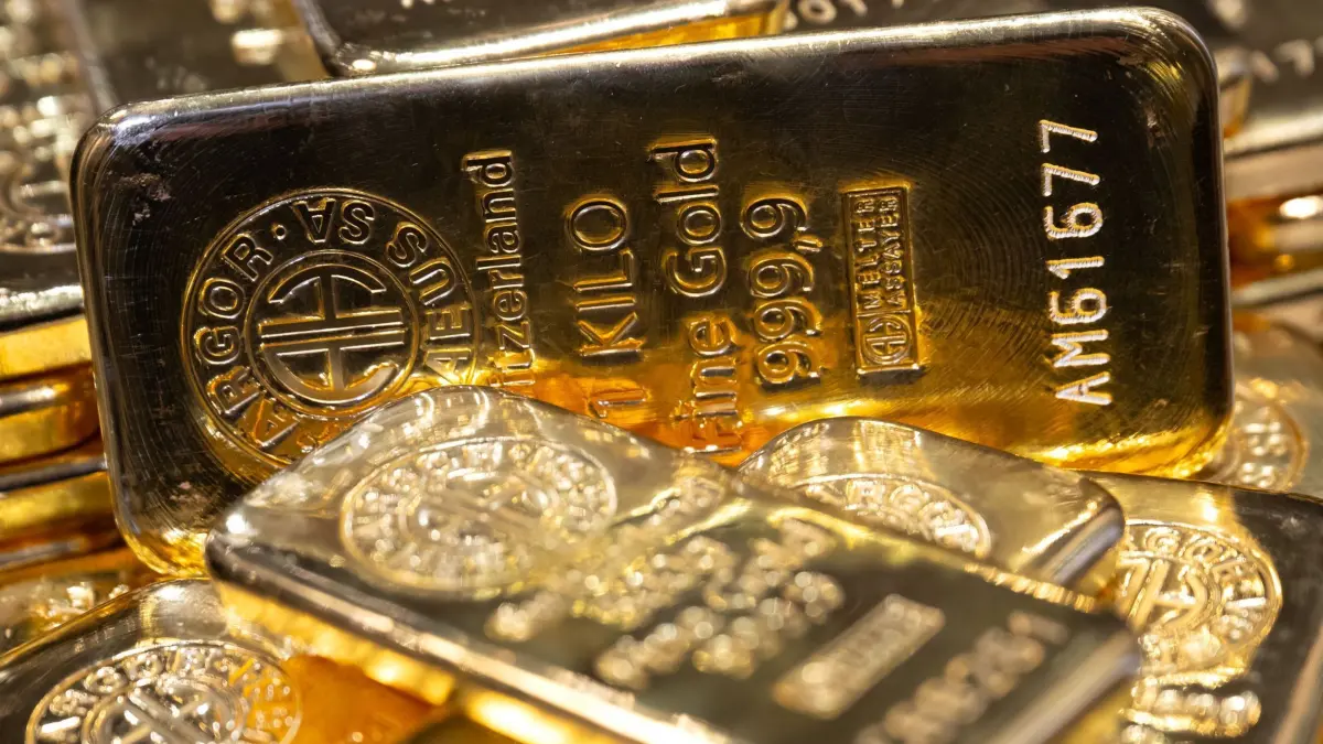 Gold: ARCHIV - 04.04.2025, Bayern, München: Goldbarren in unterschiedlicher Größe liegen beim Edelmetallhändler Pro Aurum in einem Tresor auf einem Tisch. (zu dpa: «Goldpreis legt deutlich zu - Sorgen über US-Verschuldung») Foto: Sven Hoppe/dpa +++ dpa-Bildfunk +++