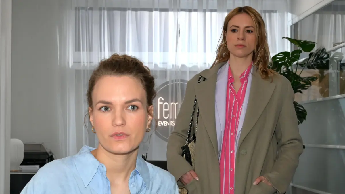 Paulina ahnt nicht, dass Zoe (Lara Dandelion Seibert) ihr schaden will.