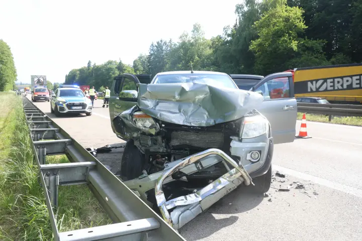 Auf A7 ins Ende eines Staus gefahren