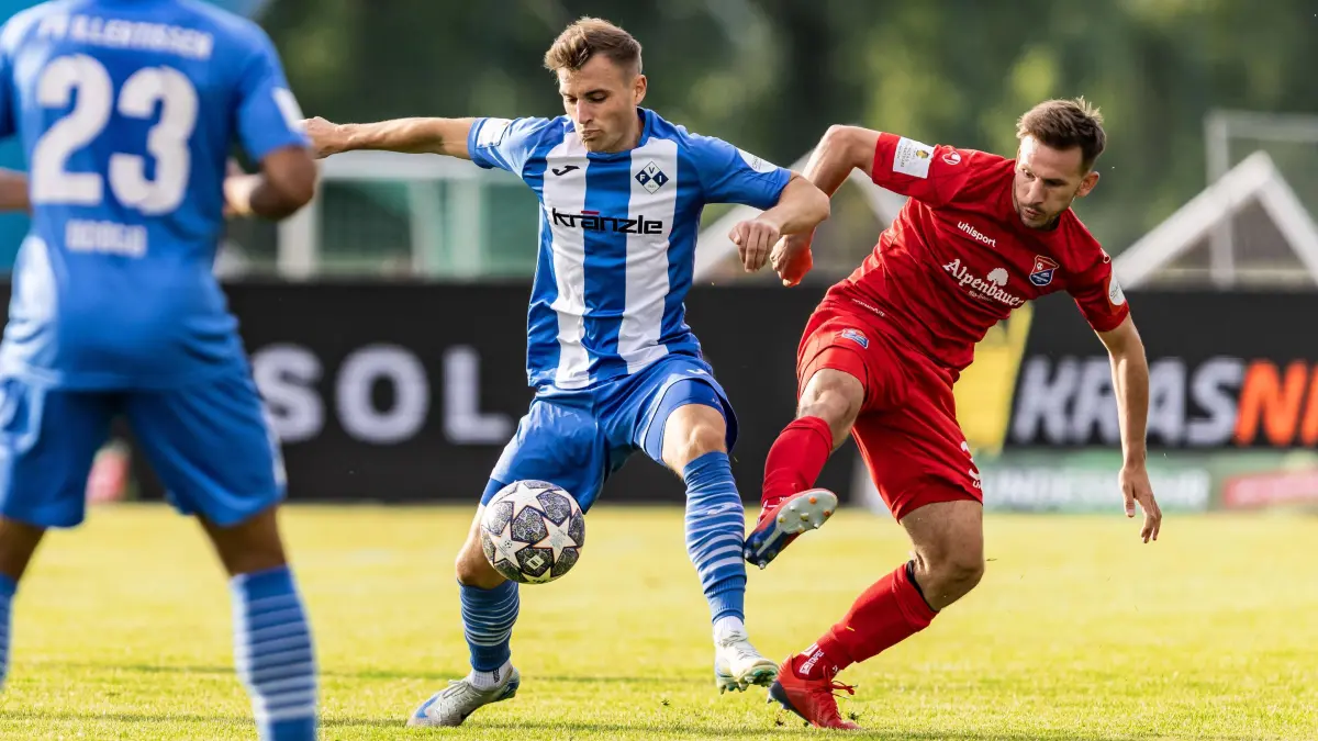 Fußball - Herren - Verbandspokal Bayern BFV Toto-Pokal - Finale - Saison 2024/2025 - FV Illertissen vs. Spvgg Unterhaching 24.05.2025: Fußball - Herren - Verbandspokal Bayern BFV Toto-Pokal - Finale - Saison 2024/2025 - FV Illertissen vs. Spvgg Unterhaching 24.05.2025 24.05.2025, Fussball, Saison 2024/2025, Bayrischer Toto-Pokal Verbandspokal Bayrischer Fußballverband, Finale, Finaltag der Amateure, FV Illertissen - Spvgg Unterhaching, v.l. 5 Alexander Kopf FV Illertissen, 30 Simon Skarlatidis SpvGG Unterhaching Foto: Lucca Fundel DFL regulations prohibit any use of photographs as image sequences and or quasi-video Illertissen Vöhlinstadion Bayern Deutschland *** Soccer Mens Association Cup Bavaria BFV Toto Cup Final Season 2024 2025 FV Illertissen vs Spvgg Unterhaching 24 05 2025 24 05 2025, Football, Season 2024 2025, Bavarian Toto Cup Association Cup Bavarian Football Association, Final, Final day of the amateurs, FV Illertissen Spvgg Unterhaching, f l 5 Alexander Kopf FV Illertissen , 30 Simon Skarlatidis SpvGG Unterhaching Foto Lucca Fundel DFL regulations prohibit any use of photographs as image sequences and or quasi video Illertissen Vöhlinstadion Bayern Germany
