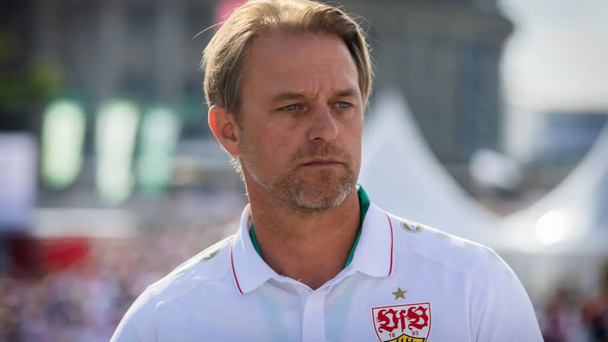 Arminia Bielefeld - VfB Stuttgart: 24.05.2025, Berlin: Fußball: DFB-Pokal, Arminia Bielefeld - VfB Stuttgart, Finale. Timo Hildebrand, ehemaliger VfB-Torwart, steht vor dem Olympiastadion Berlin. Foto: Christoph Soeder/dpa +++ dpa-Bildfunk +++