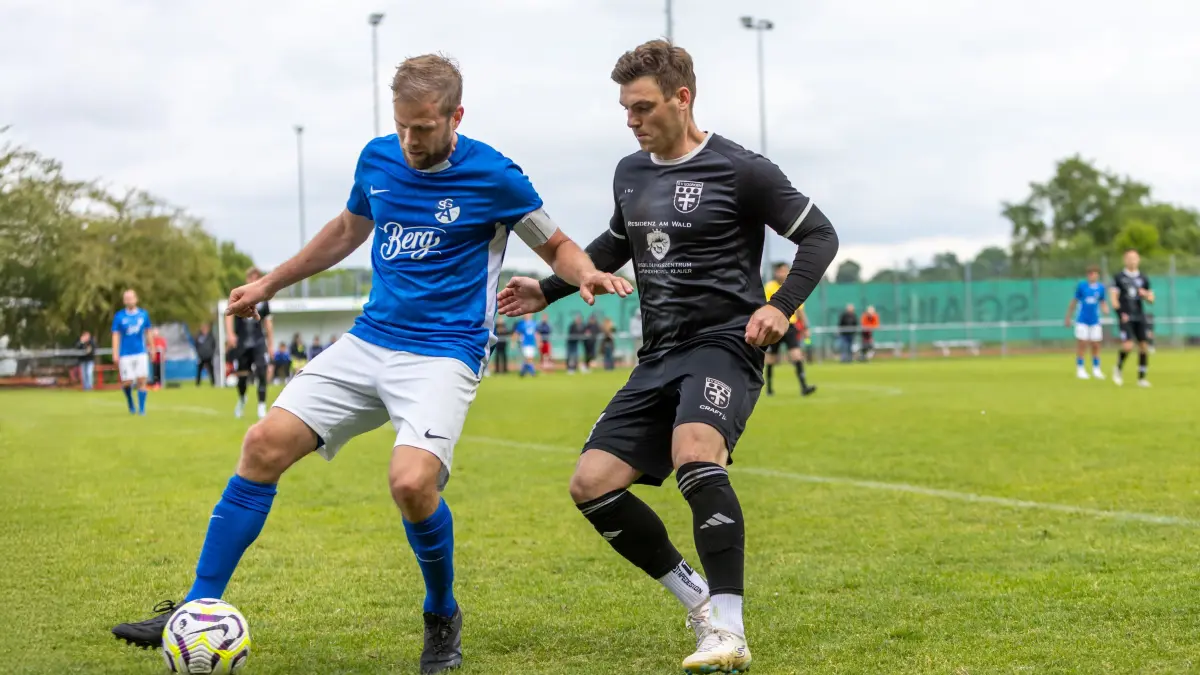 SG Altheim - SV Eggingen 2:4 Bezirsliga Martin Pfänder (l.)