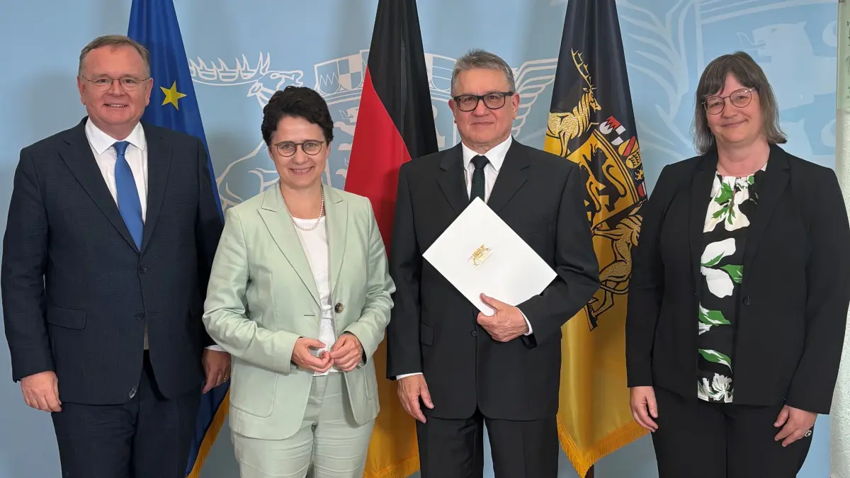 Verabschiedung Leitender Oberstaatsanwalt Jens Gruhl Landgericht Hechingen (v.l.n.r.): Amtschef des Ministeriums der Justiz und für Migration Elmar Steinbacher, Ministerin der Justiz und für Migration Marion Gentges MdL, Leitender Oberstaatsanwalt bei der Staatsanwaltschaft Hechingen a.D. Jens Gruhl, Leitende Oberstaatsanwältin der Generalstaatsanwaltschaft Stuttgart Sandra Bischoff.