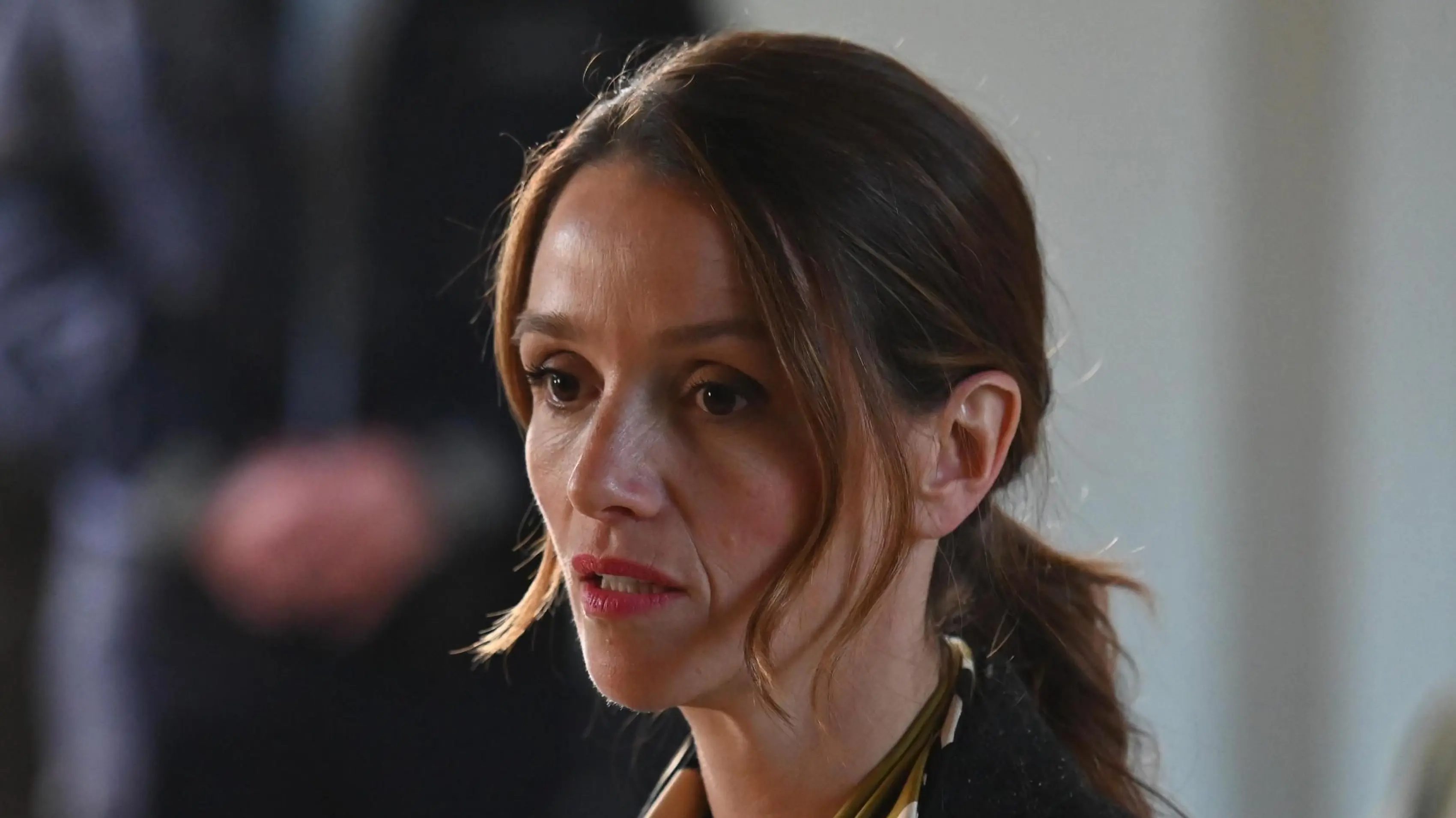 Jennys (Kaja Schmidt-Tychsen) Lage vor Gericht erscheint ausweglos.