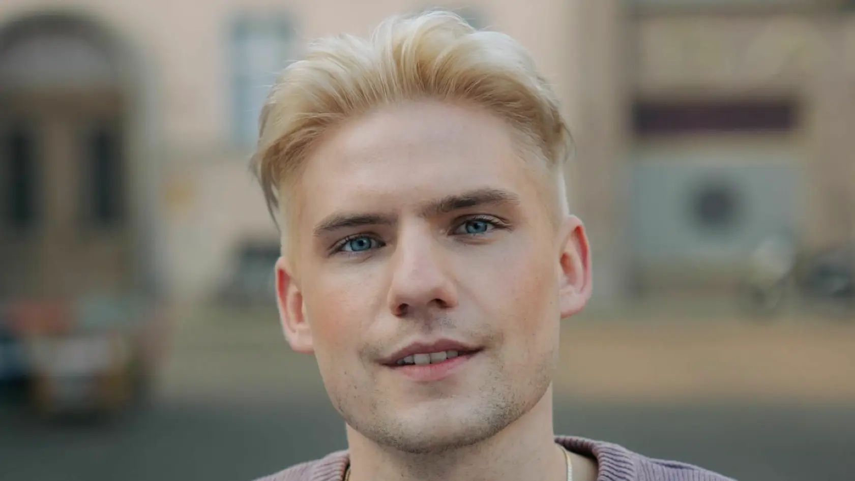 Moritz (Lennart Borchert) wird bald auf seinen Ex-Freund Luis treffen.