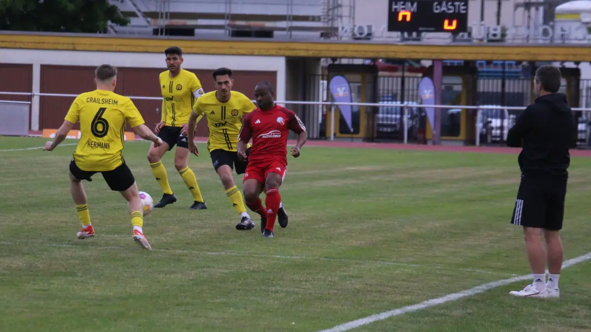 Der TSV Crailsheim (gelb) und die SSV Schwäbisch Hall trennten sich 1:1.