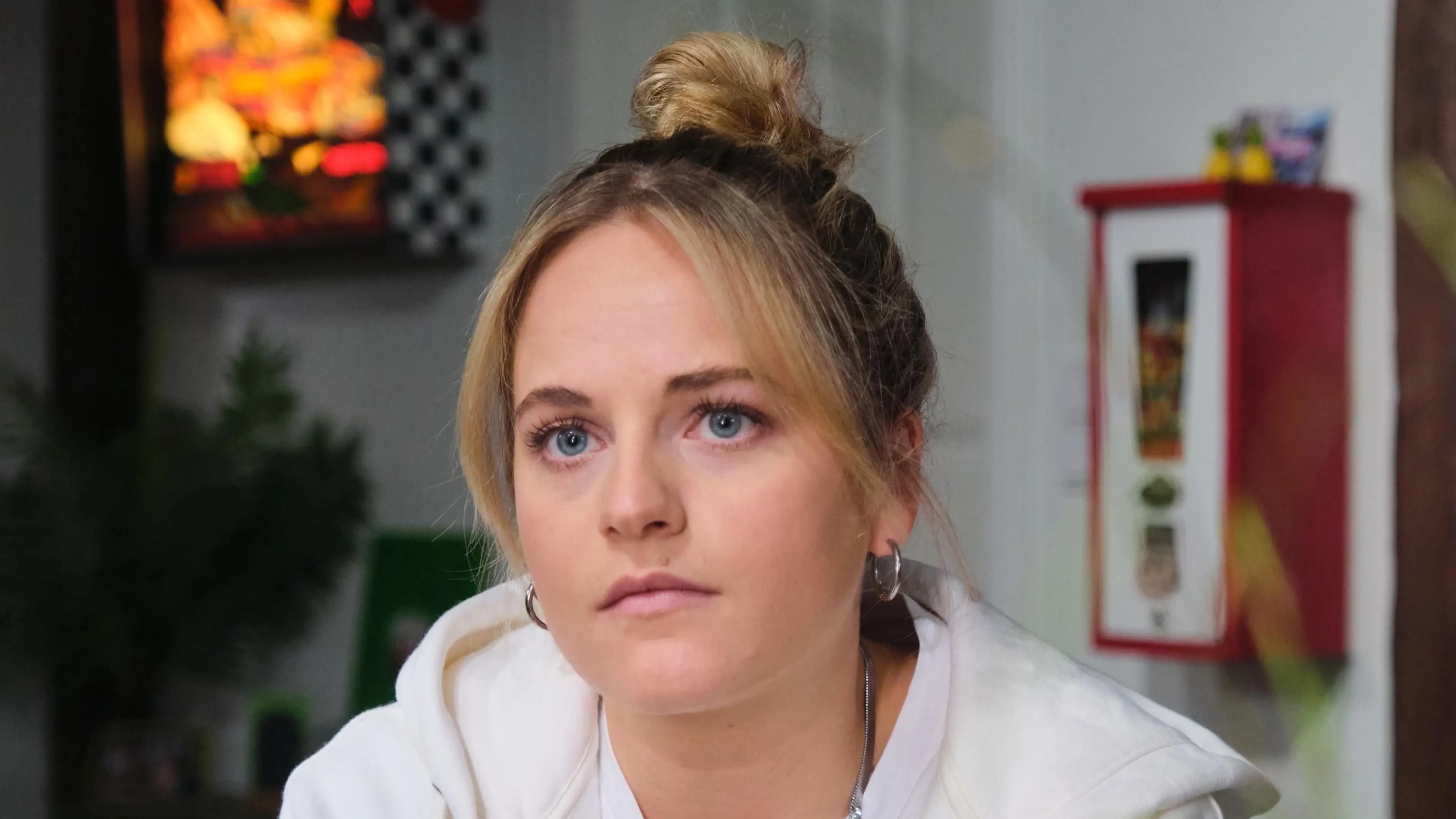 Cilly (Carina Koller) muss die Trennung von Baris verkraften.