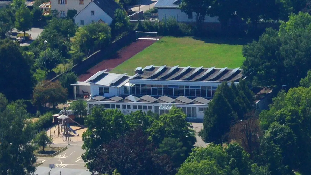 Die Kleinschwimmhalle im Untergeschoss der Sporthalle bei der Grundschule Süd.