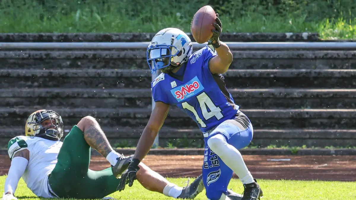 Albershausen Crusaders - Montabaur Fighting Farmers: Albershausen Crusaders - Montabaur Fighting Farmers
Jalen Dunnigan (14) hat es in die Endzone geschafft und den ersten Touchdown für die Crusaders erzielt.