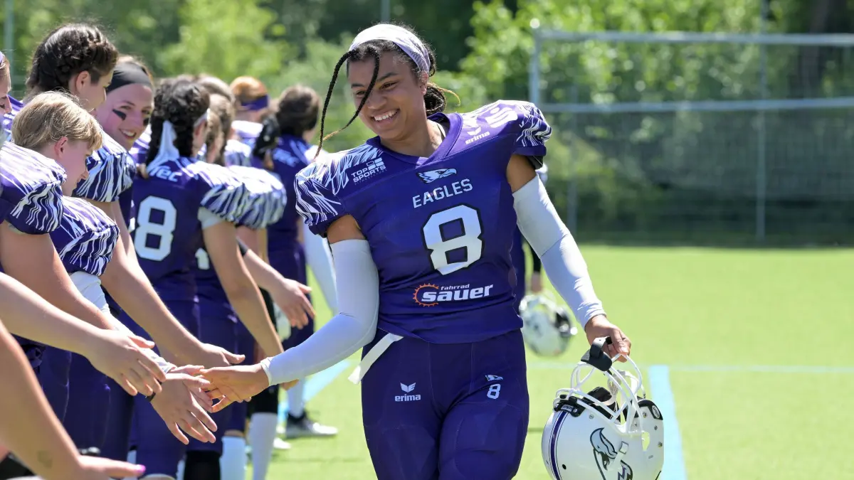 American Football | SSV Reutlingen Eagles Ladies vs. Allgaeu Comets Ladies: American Football / 2. Damenbundesliga Sued | SSV Reutlingen Eagles Ladies (lila) vs. Allgaeu Comets Ladies (weiss) // 2025-05-31 // Foto: Joachim Baur // #8 Jacqueline Susan Kuchenbecker (SSV Reutlingen Eagles Ladies)