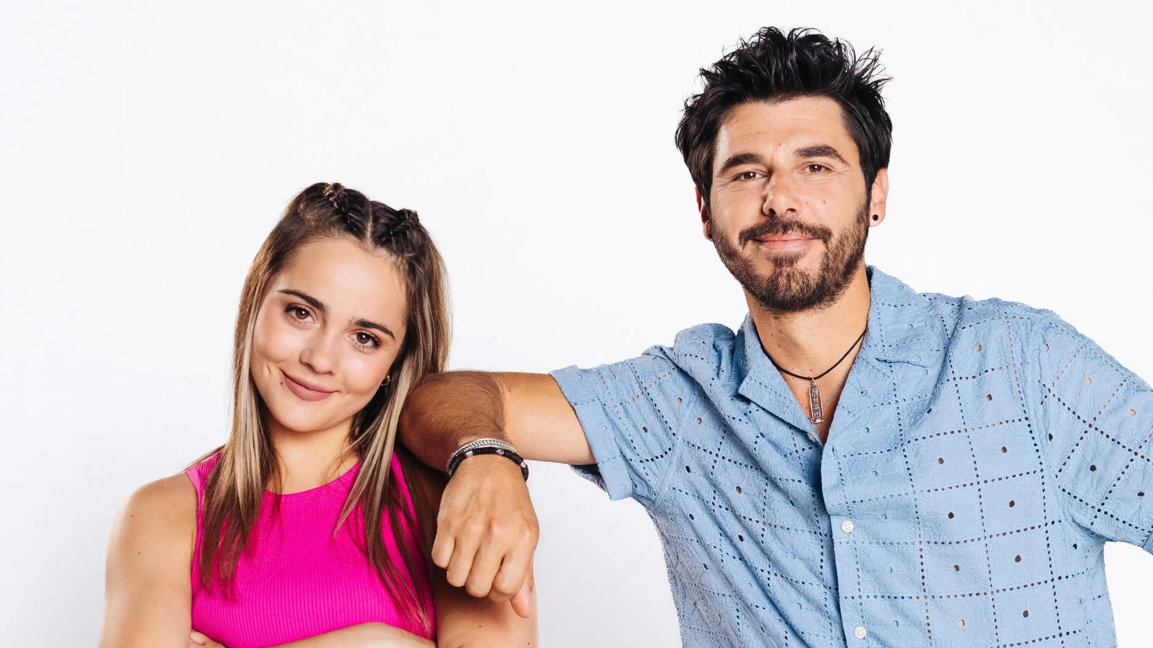 Valea (Antonia Kolano) durfte ihre Mutter nie kennengelernt. Ihr Vater Matteo (Riccardo Angelini) entführte sie als Baby.