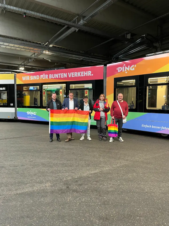 Ulm bekommt eine Straßenbahn in Regenbogenfarben
