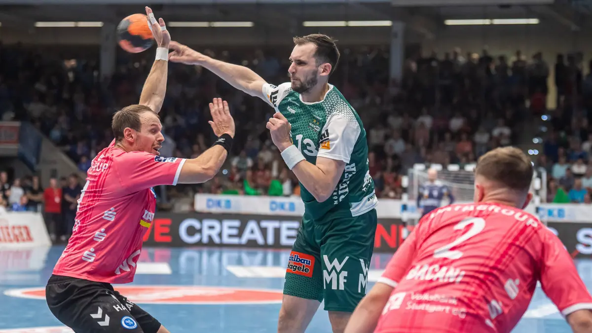 Frisch Auf Goeppingen vs. TVB Stuttgart, Handball, 1. Bundesliga, Herren, Spielzeit 2024/2025, 05.06.2025: Josip Sarac Frisch auf Goeppingen, 13 im Zweikampf mit Kai Haefner TVB Stuttgart, 34, Frisch Auf Goeppingen vs. TVB Stuttgart, Handball, 1. Bundesliga, Herren, Spielzeit 2024/2025, 05.06.2025, Frisch Auf Goeppingen vs. TVB Stuttgart, Handball, 1. Bundesliga, Herren, Spielzeit 2024/2025, 05.06.2025 Goeppingen *** Josip Sarac Frisch Auf Goeppingen, 13 in duel with Kai Haefner TVB Stuttgart, 34 , Frisch Auf Goeppingen vs TVB Stuttgart, Handball, 1 Bundesliga, Men, Season 2024 2025, 05 06 2025, Frisch Auf Goeppingen vs TVB Stuttgart, Handball, 1 Bundesliga, Men, Season 2024 2025, 05 06 2025 Goeppingen Copyright: xMichaelxSchmidt/Eibner-Pressefotx EP_MST
