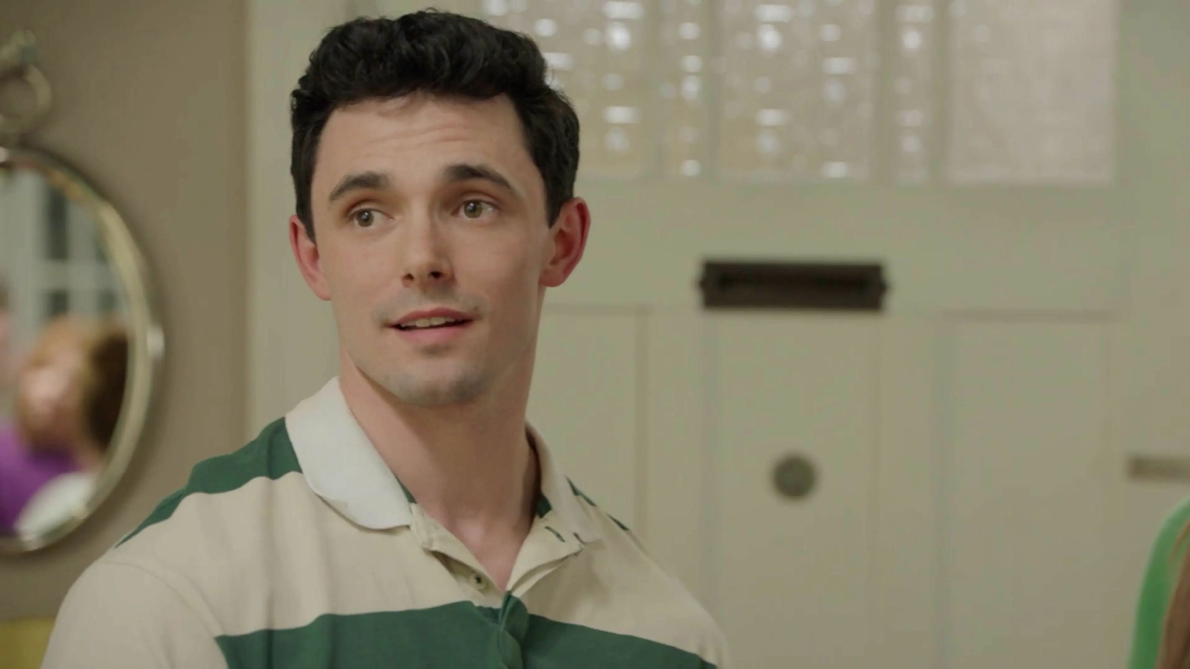 Anlässlich der Hochzeit seiner Schwester Toni kommt Luis (Marc Weinmann) nach Berlin, um seine Familie zu besuchen.