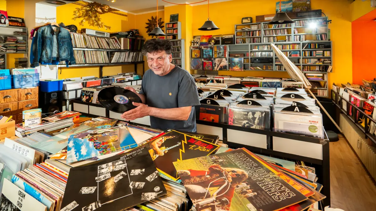 Ulm Soundcircus,, Herr Maag. zwischen seinen Schallplatten...