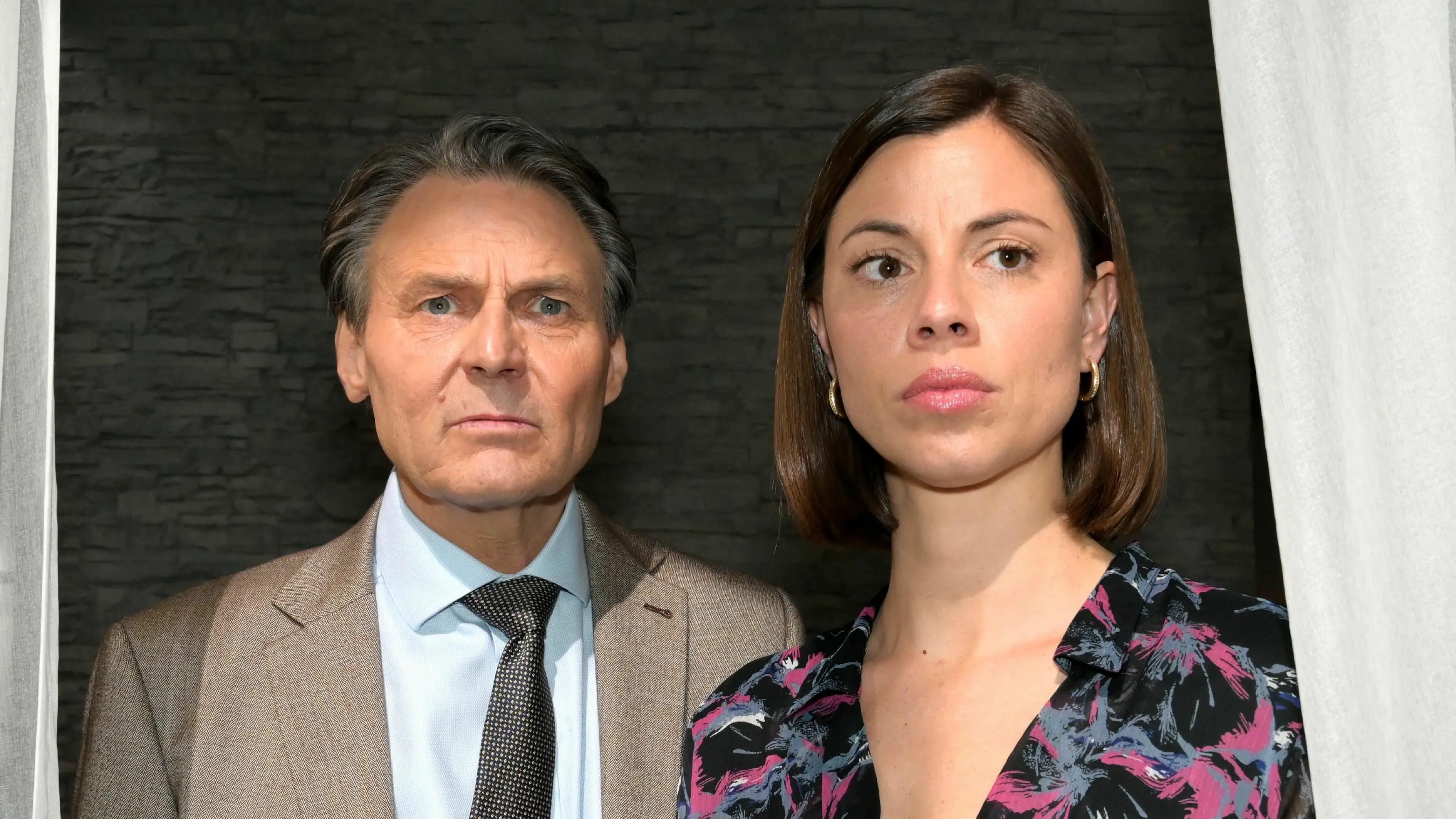 Jo Gerner (Wolfgang Bahro) und Matilda (Anna-Katharina Fecher) wollen Zoe loswerden.