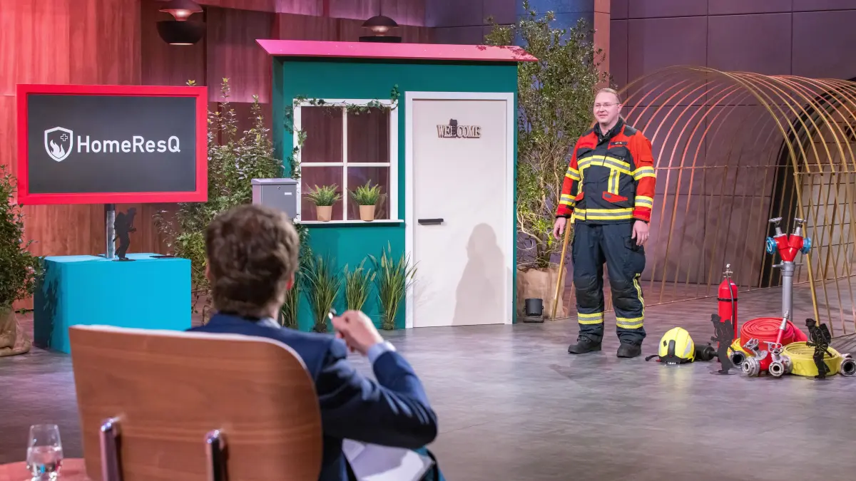 Leonard Mergel pitcht am 16. Juni 2025 in „Die Höhle der Löwen“ sein Start-up HomeResQ.