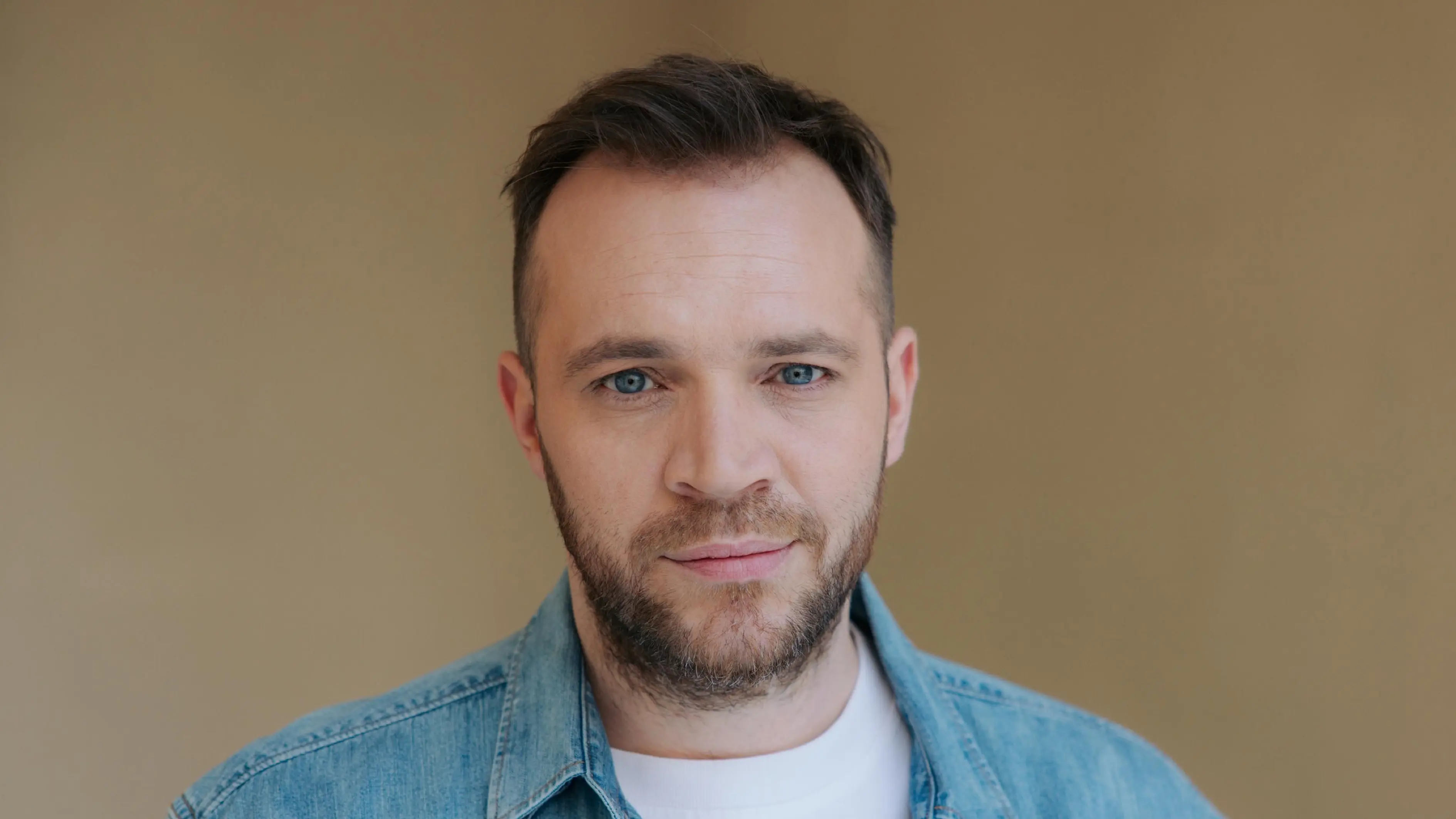 GZSZ-Fanliebling Erik (Patrick Heinrich) bekommt Angst um sein Leben.