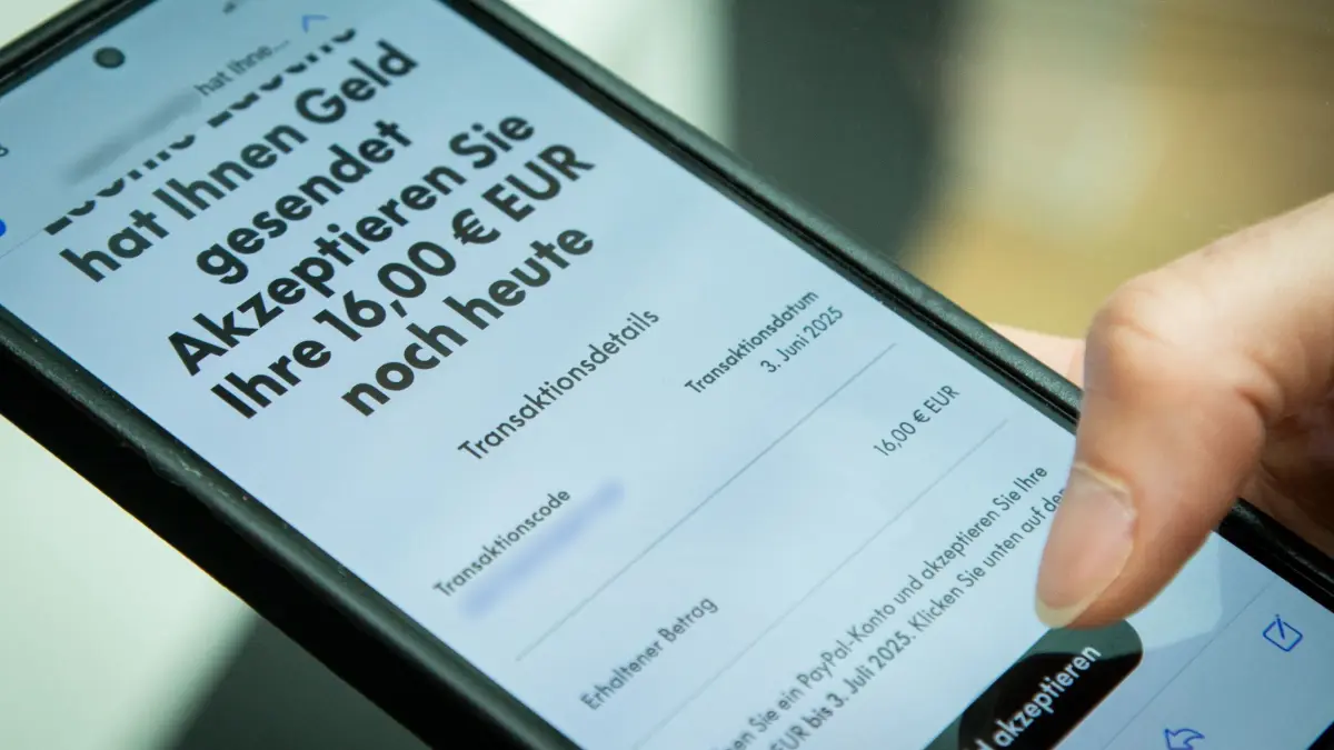 Paypal Betrug: ILLUSTRATION - Vorsicht bei unerwartetem Geldeingang über Paypal. (zu dpa: «Unbekannter Geldeingang? Vorsicht vor Paypal-Betrugsmasche») Foto: Christin Klose/dpa-mag - Honorarfrei nur für Bezieher des Dienstes dpa-Magazin +++ dpa-Magazin +++
