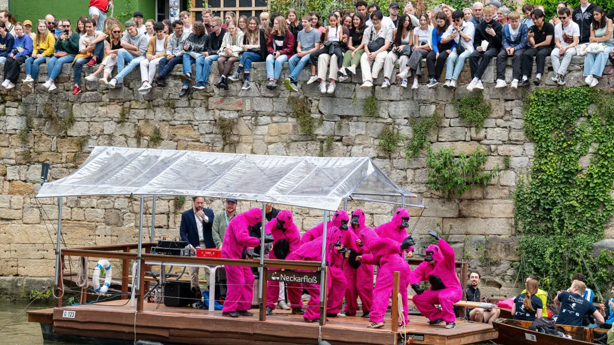 Stocherkahnrennen am 30.5.24 in Tübingen. Kostümwettbewerb, Team Orang Ukahn