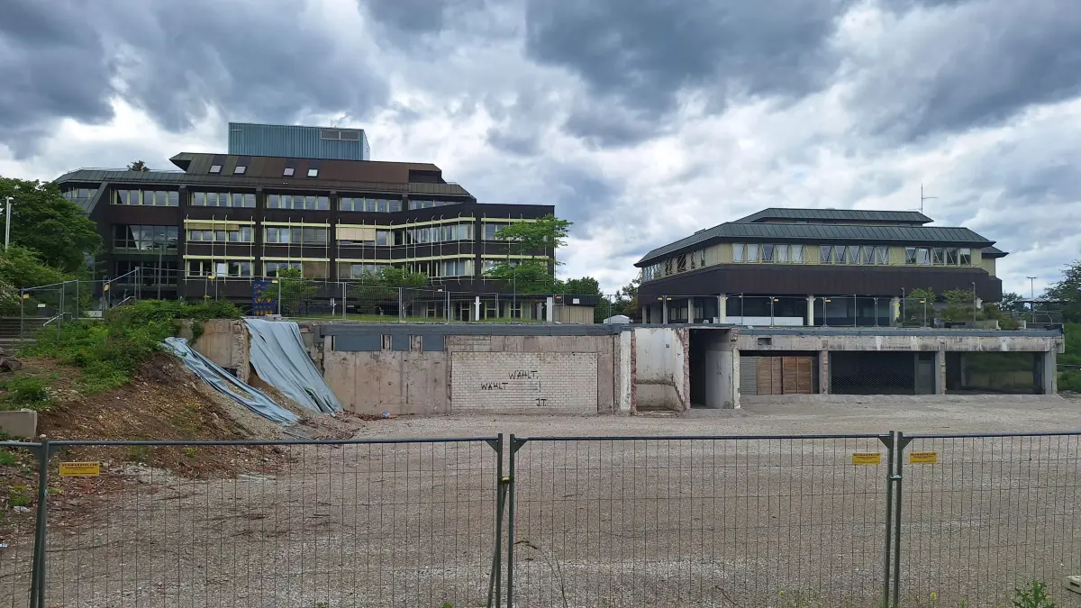 Brache, auf der das Haus der Region entsteht
