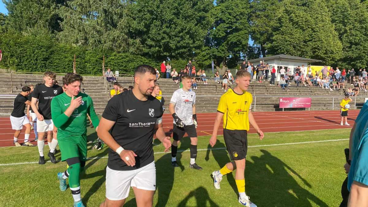 Der TSV Michelfeld (gelb) ging formell als Heimmannschaft ins Relegationsspiel gegen die SGM Altenmünster.