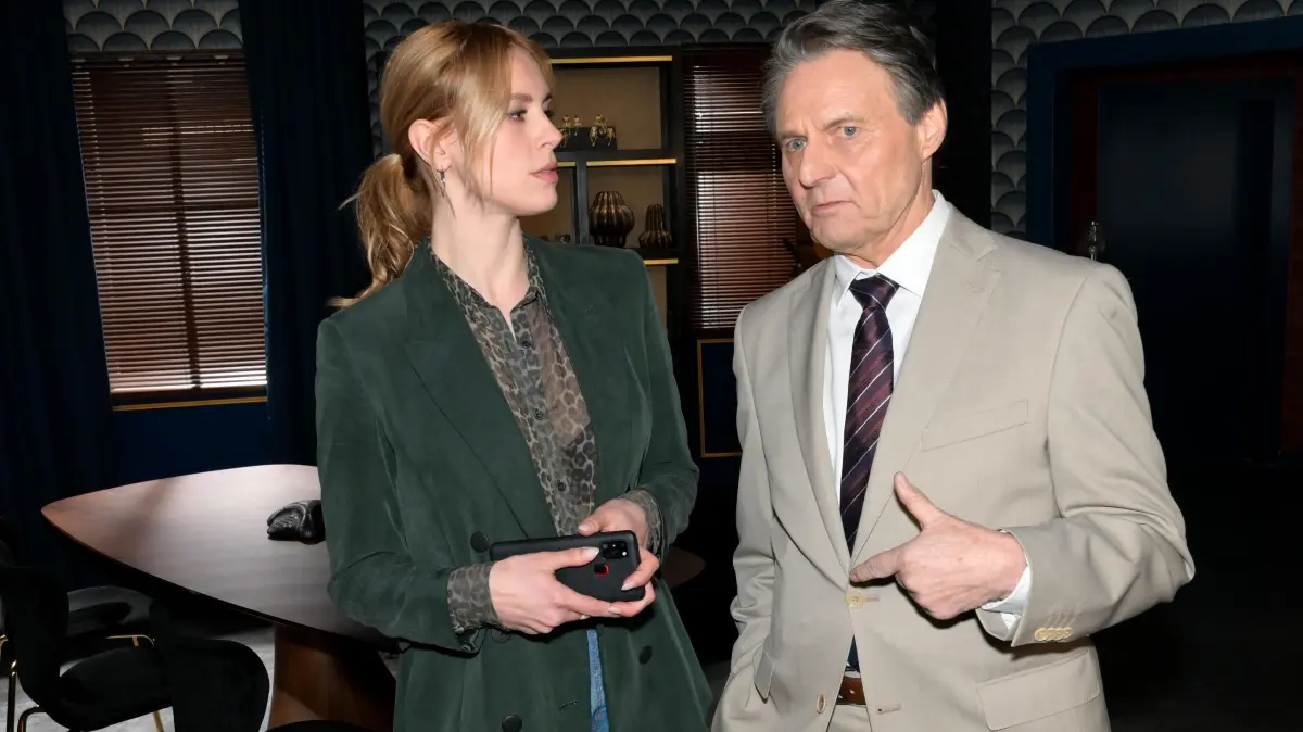 Zoe (Lara Dandelion Seibert) glaubt, dass Jo Gerner (Wolfgang Bahro) ihr Kind entführt hat.