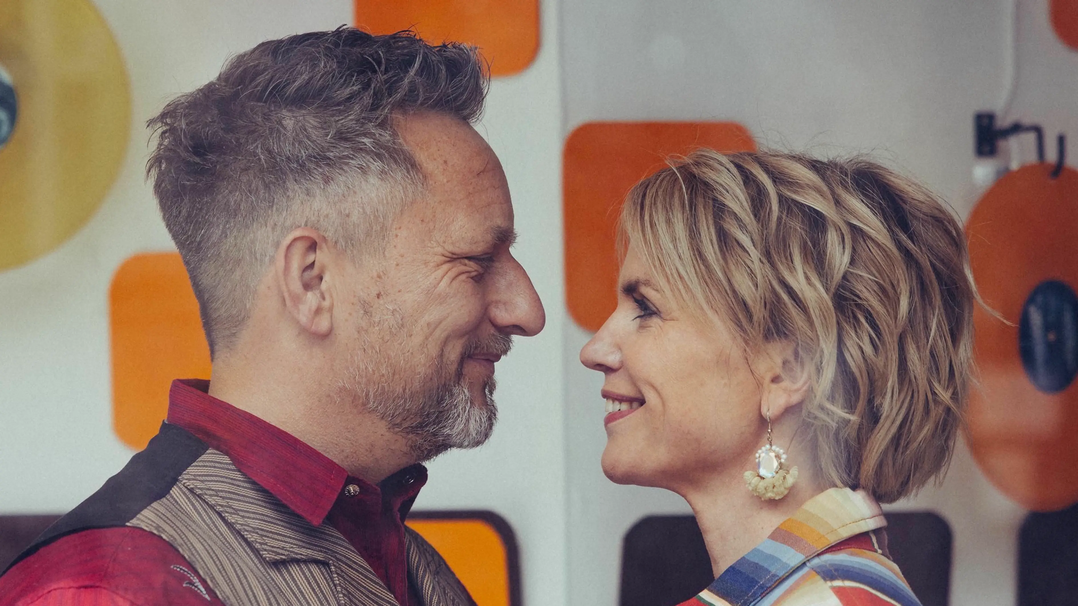 Die große Liebe bei GZSZ? Michi (Lars Pape) küsst seine Ex-Frau Yvonne (Gisa Zach).